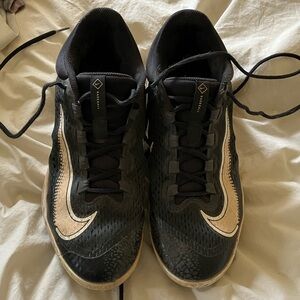 Nike Black and white huarache elite react metal baseball cleats